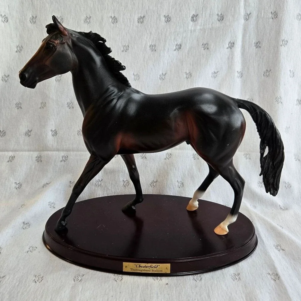 2002 Breyer Chesterfield Horse Sculpture #8130 w/ Wood Base and Box